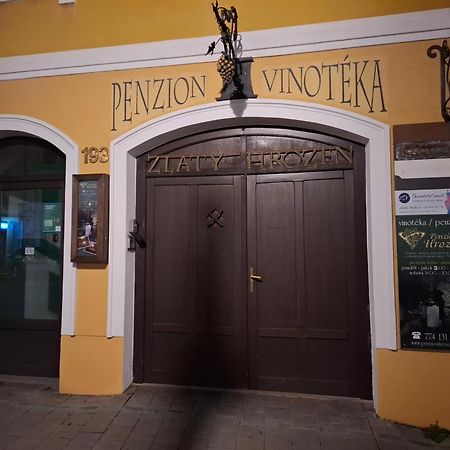 Penzion A Vinoteka Hrozen Hotel Kroměříž Buitenkant foto