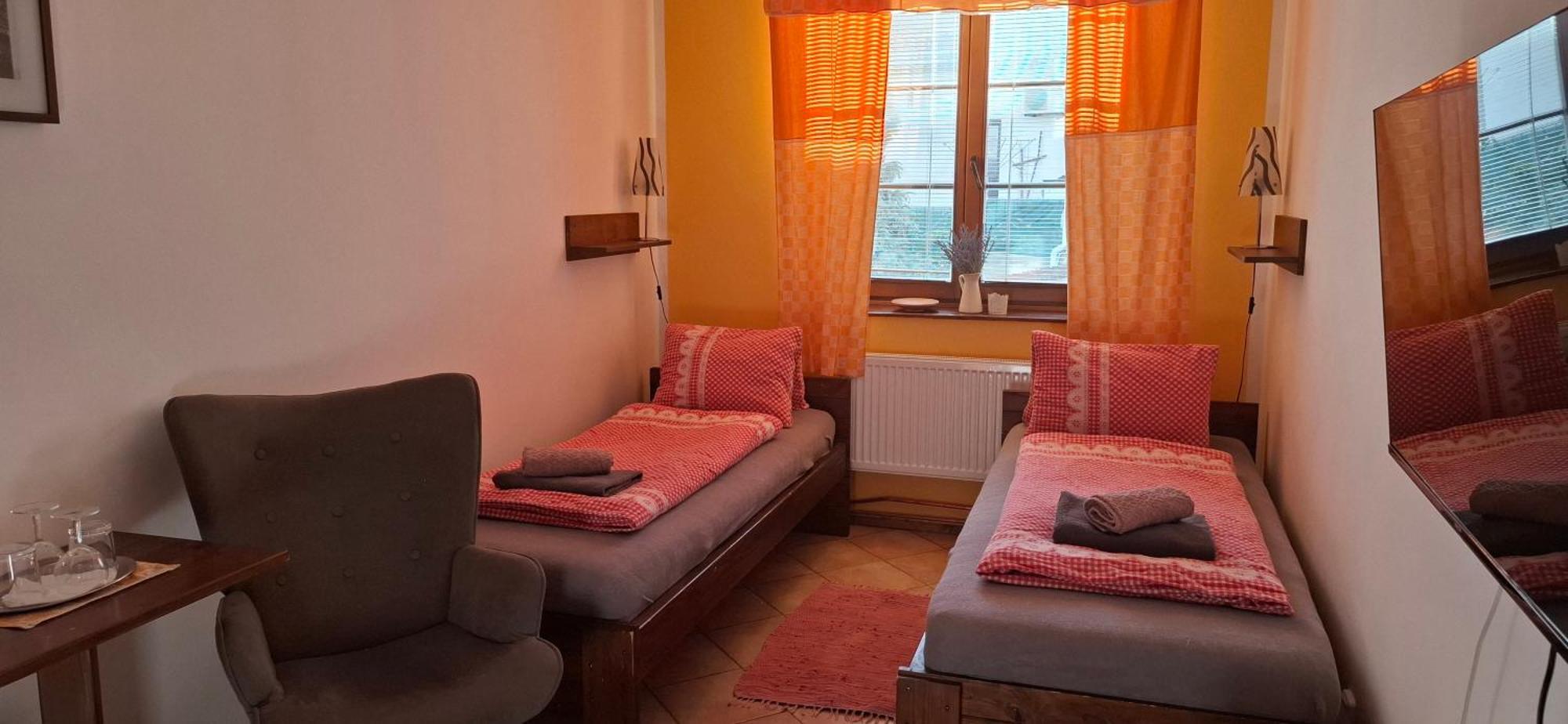 Penzion A Vinoteka Hrozen Kroměříž Buitenkant foto