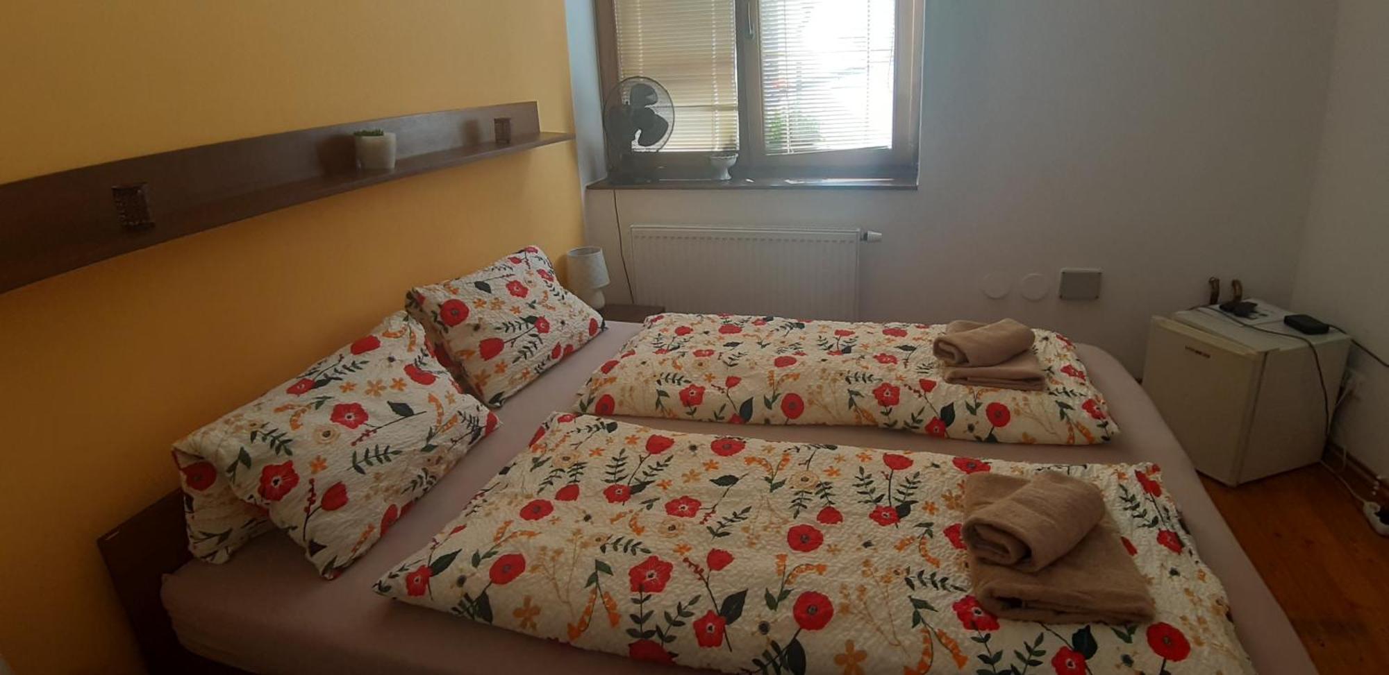 Penzion A Vinoteka Hrozen Kroměříž Buitenkant foto